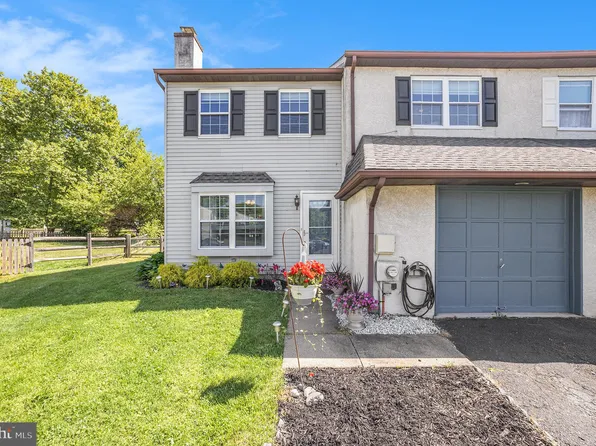 25 Fieldstone Ln, Horsham, PA 19044