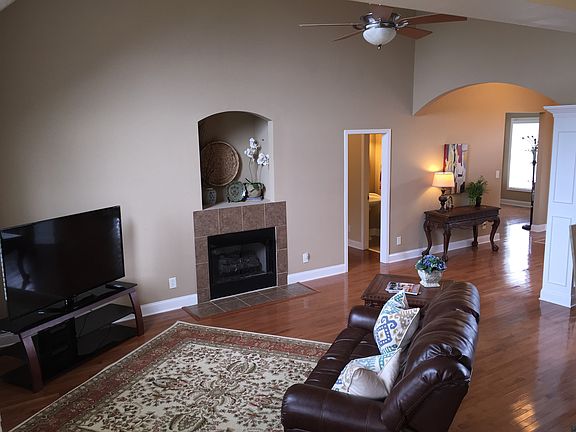 4th image of 158 Valley Crest Ln
