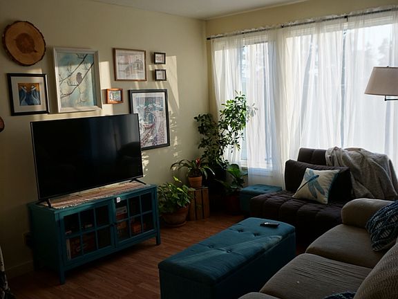 5th image of 3229 Walnut St #C