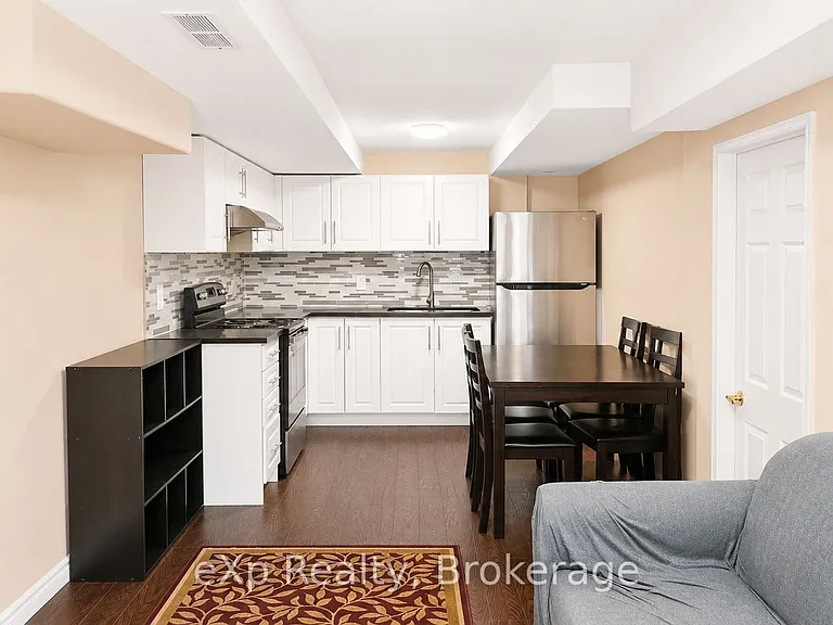 2 Foxwood Cres #B — Photo 5