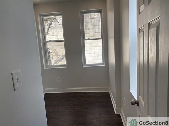 4th image of 909 W Boston Ave Unit 2