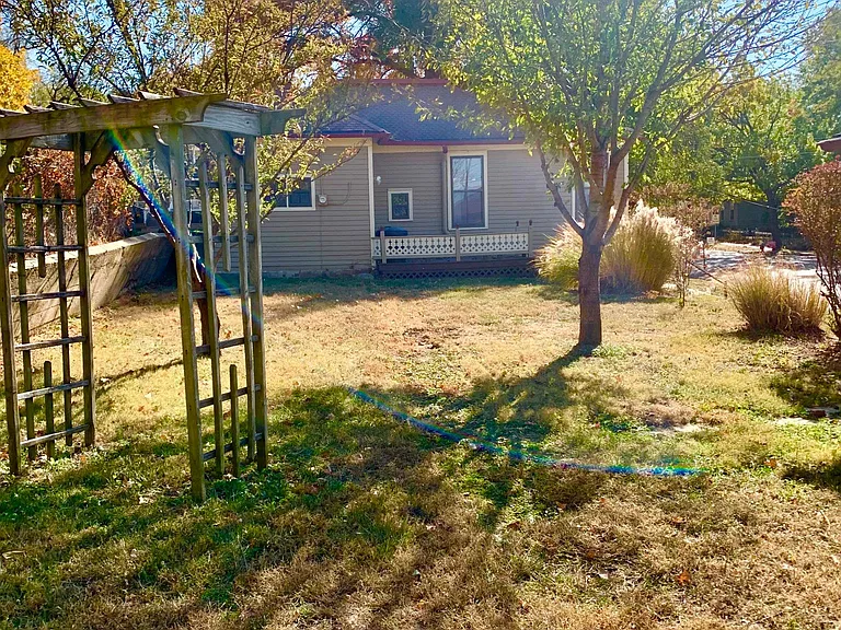 120 Olive St — Photo 12