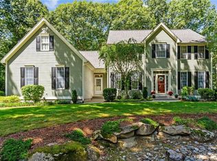 8 Douglas Dr, Saunderstown, RI 02874