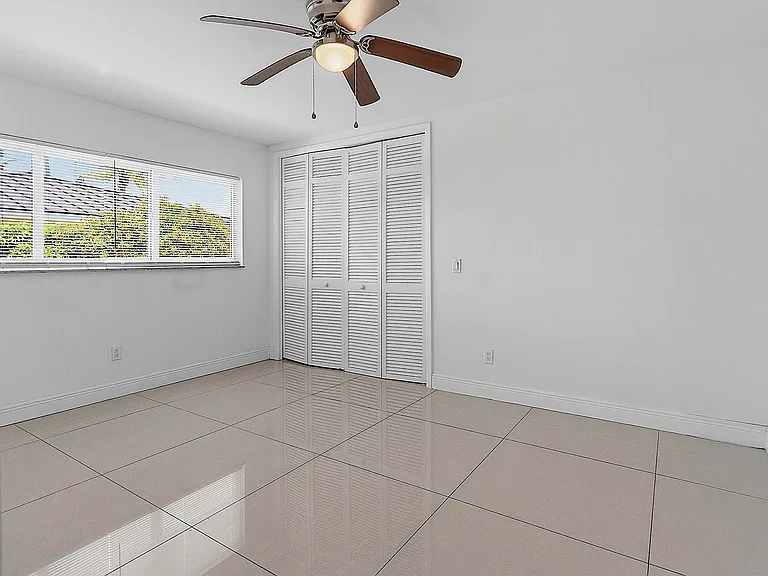 2910 NE 40th Ct — Photo 21