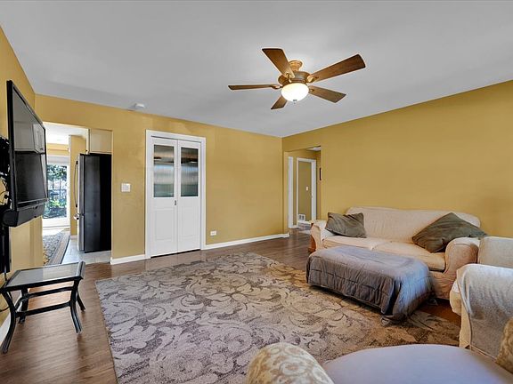 4th image of 1103 E Ardyce Ln