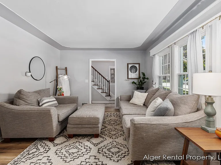 1039 Alger St SE — Photo 4