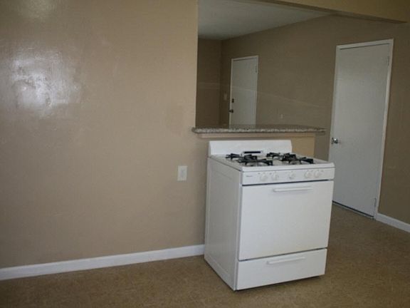 3rd image of 12727 Kalnor Ave