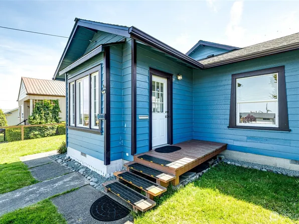 1114 1114 1/2 W 8th Street, Port Angeles, WA 98363