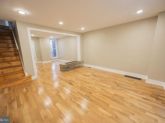 5th image of 6547 N Woodstock St