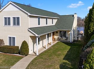 2324 N Duck Lake Rd, Highland, MI 48356