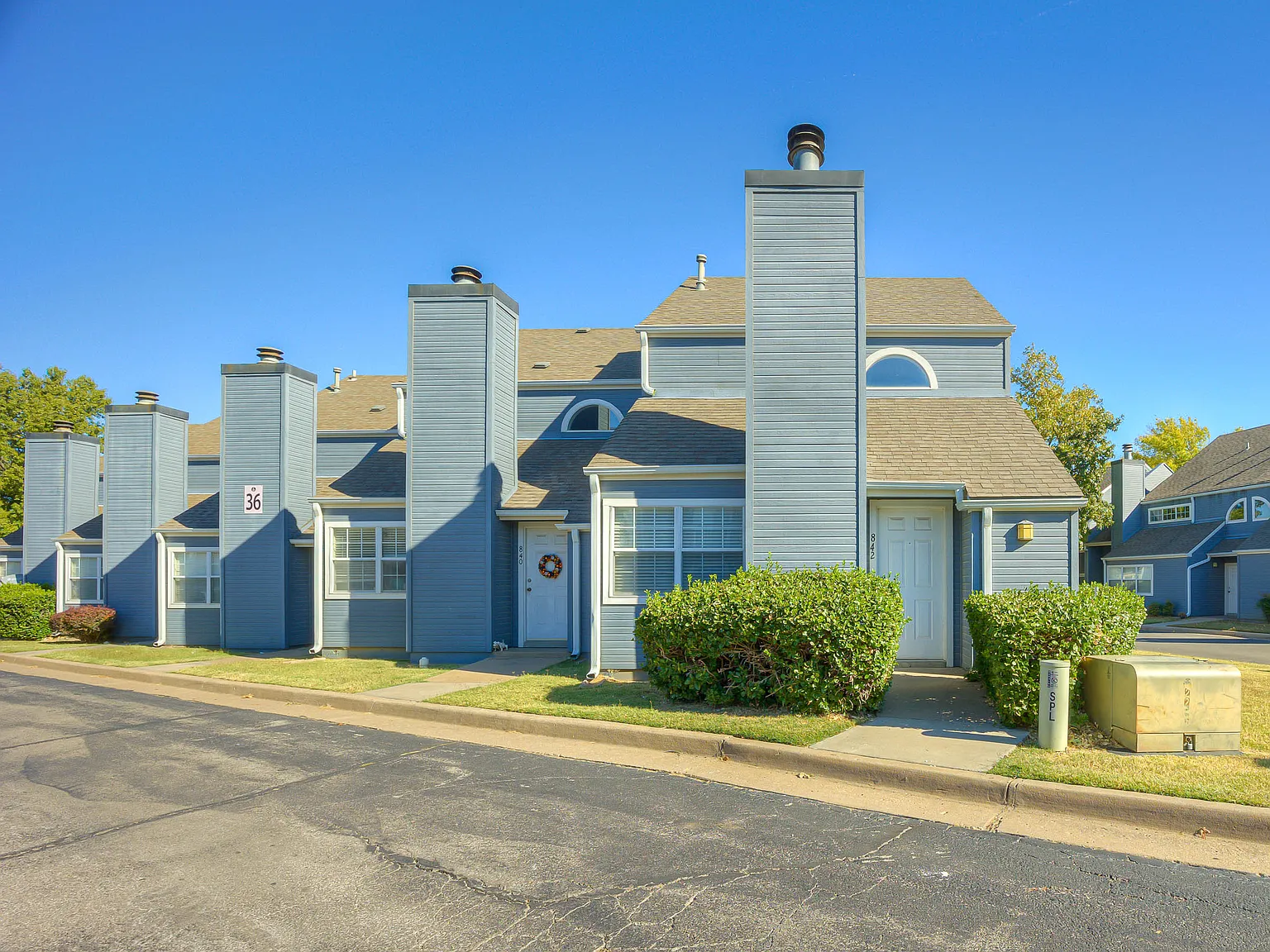 Lexington Commons — Photo 1