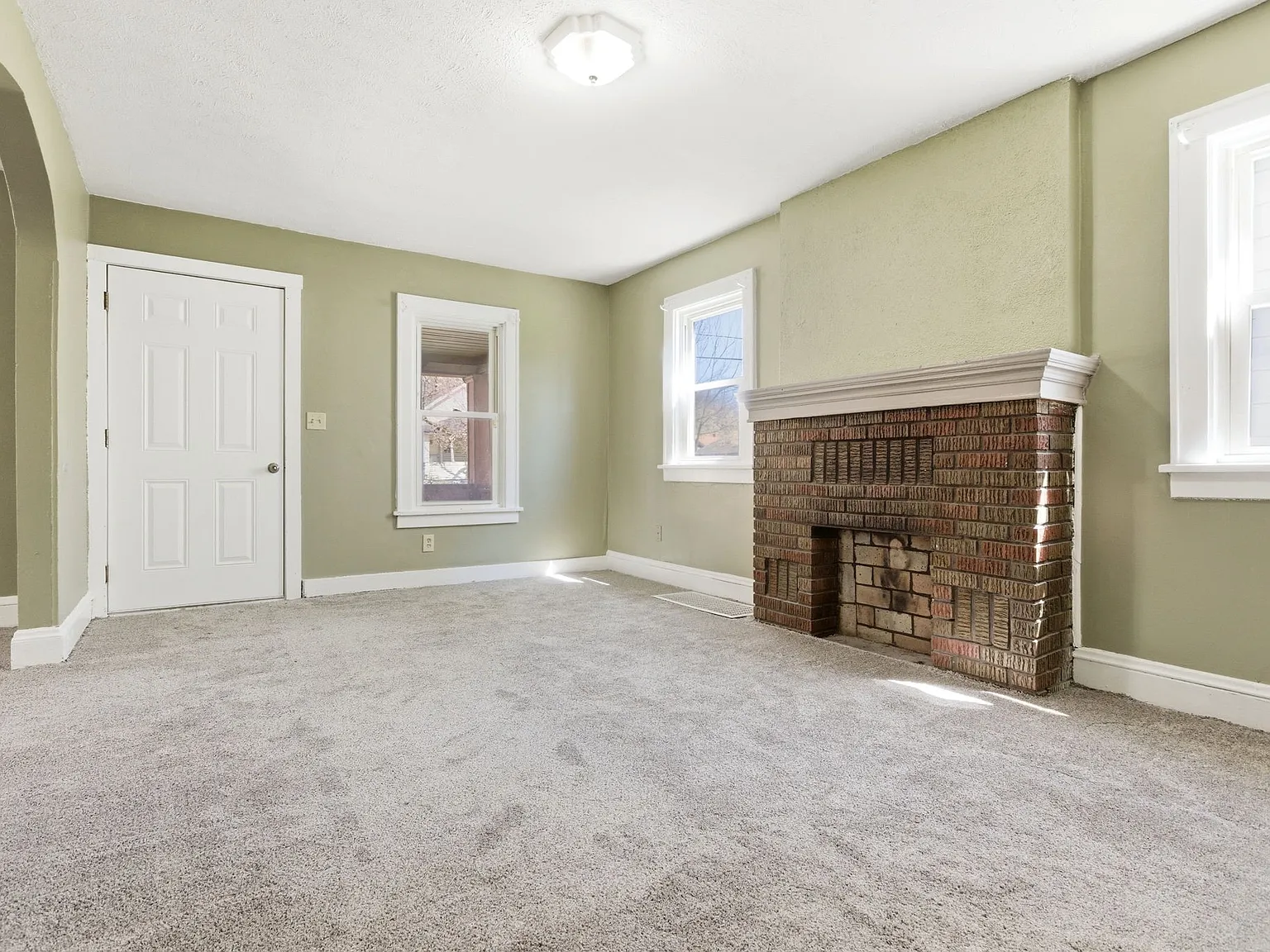 3 bed, 1177 sqft, $1,100 — Photo 1