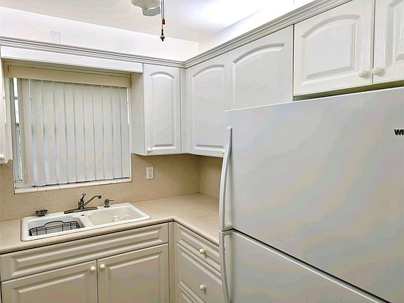 2nd image of 3850 NE 21st Avenue #12