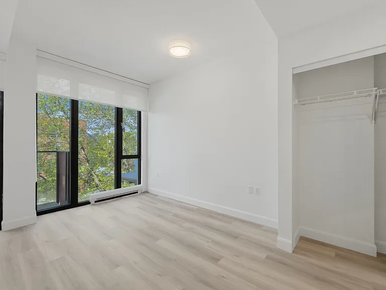 2511 Carolina St — Photo 102