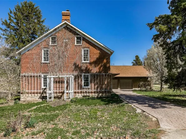 306 220th Trl, South Amana, IA 52334