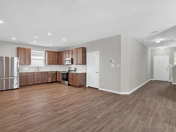 4th image of 4702 Los Pines Way