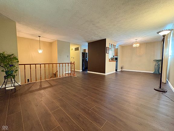 3rd image of 1025 Ridgepointe Dr
