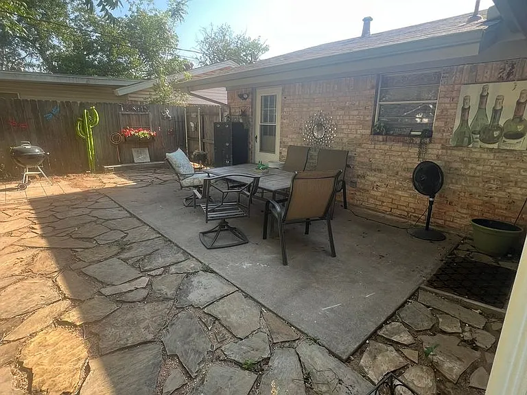 1526 Rosewood Dr — Photo 8