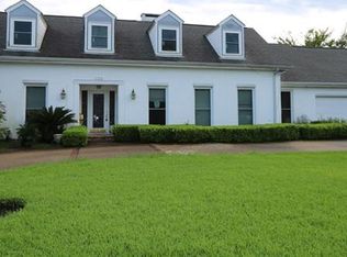 120 Meadowbrook Dr, Gretna, LA 70056