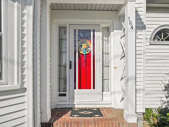 4th image of 164 Burrill St