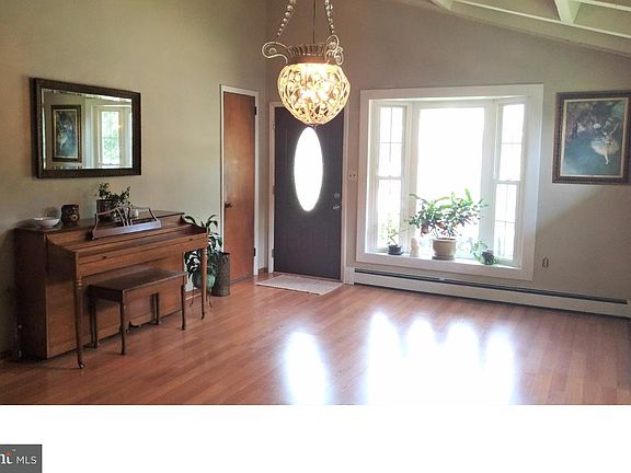 3rd image of 108 Brewster Dr
