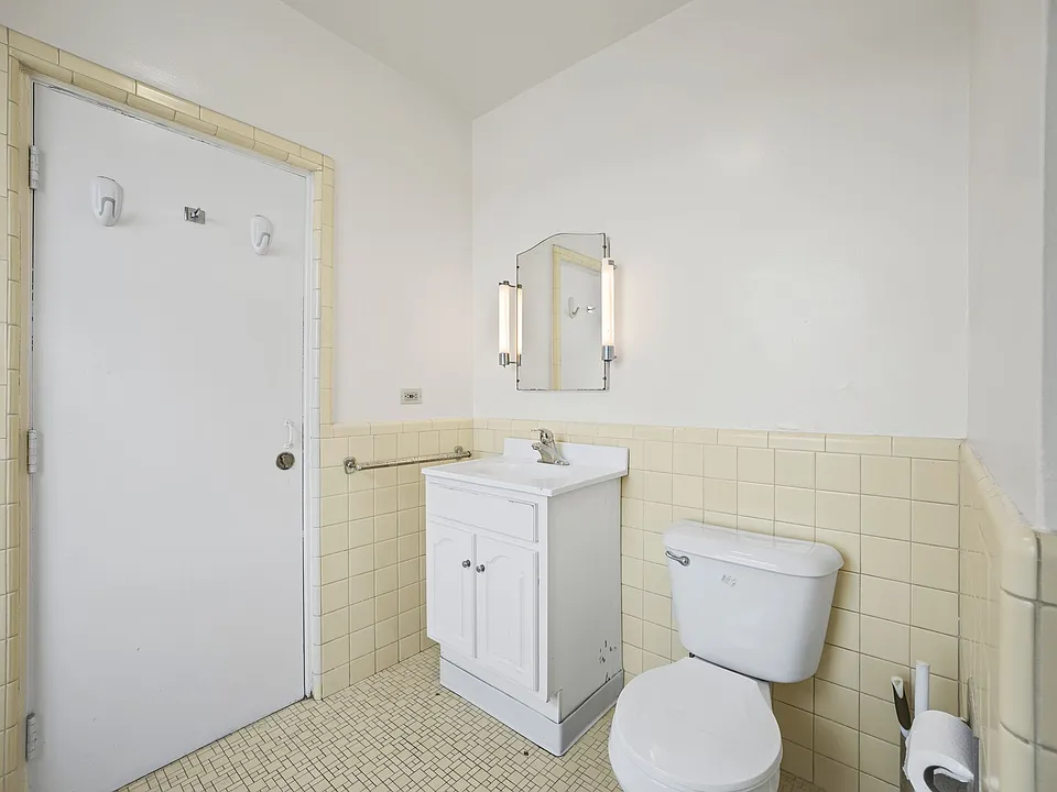 4 br penthouse bathroom