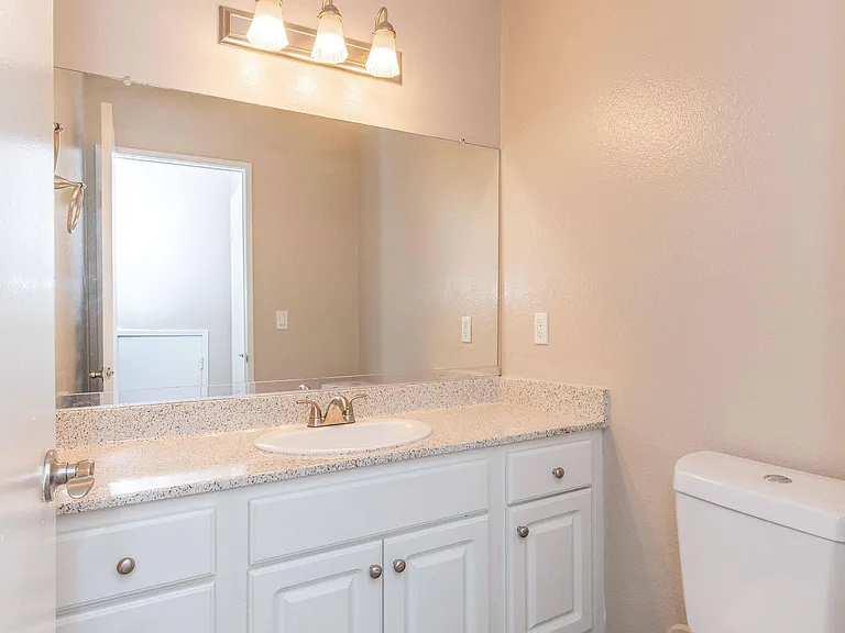 Oak Tree Court Apartment Homes — Photo 67