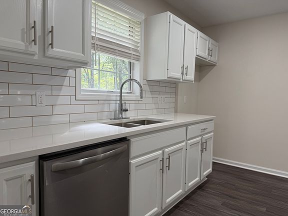 4th image of 509 Carriage Ln