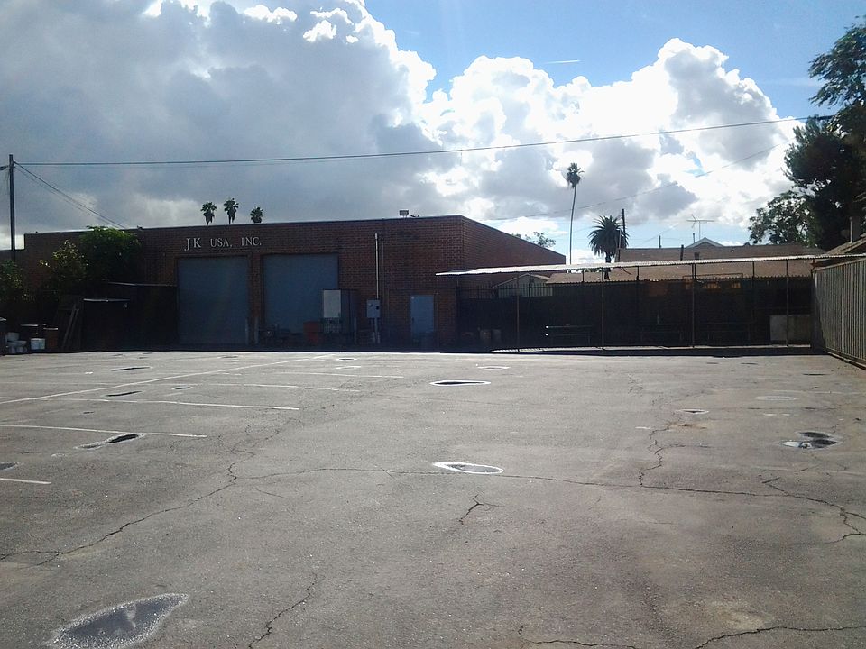1st image of 1423 E 58th St
