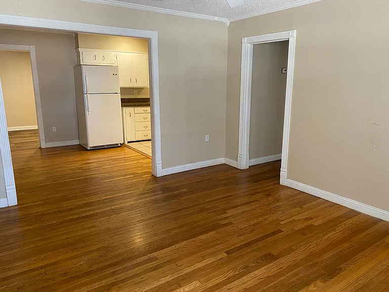 3314 29th St — Photo 2