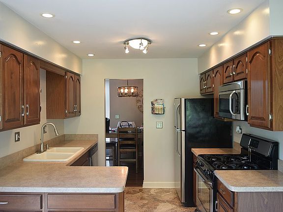 4th image of 877 Kilkenny Dr APT C