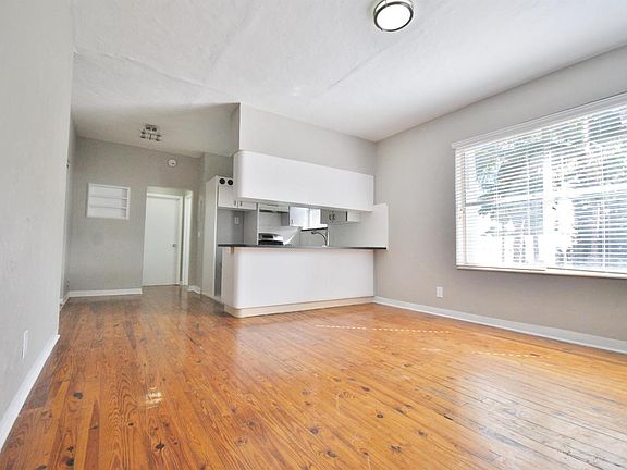 3rd image of 860 Euclid Ave APT 20