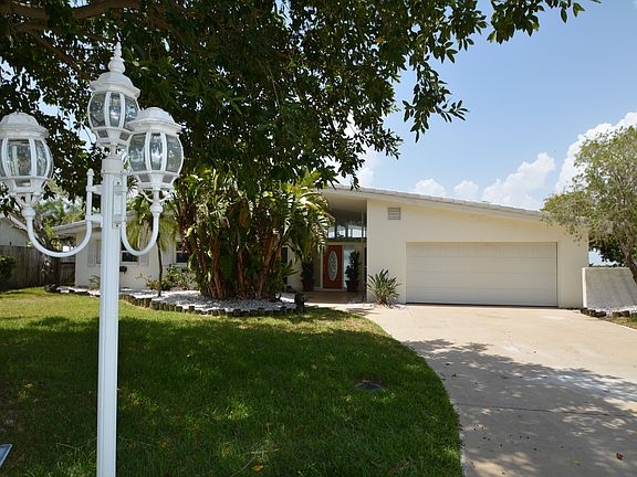 5th image of 443 Carmine Dr
