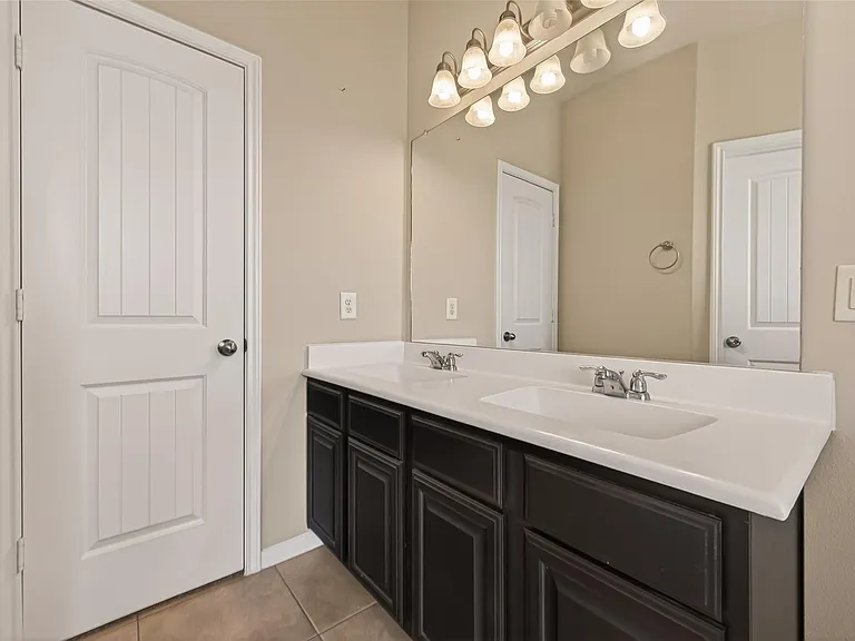 1251 S Maple Dr — Photo 20