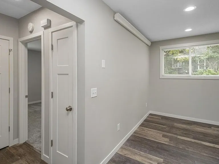 306 4th Ave NW #2 — Photo 8