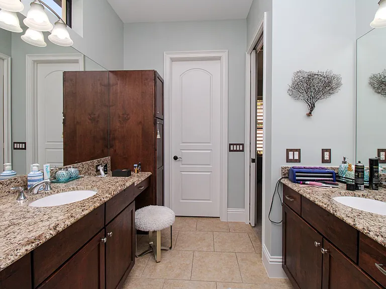 8000 Cordoba Pl — Photo 48