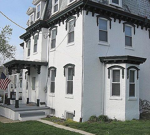 2nd image of 423 W Lancaster Ave