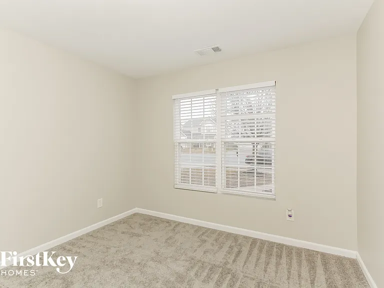 7307 Woodbourne Ln — Photo 11
