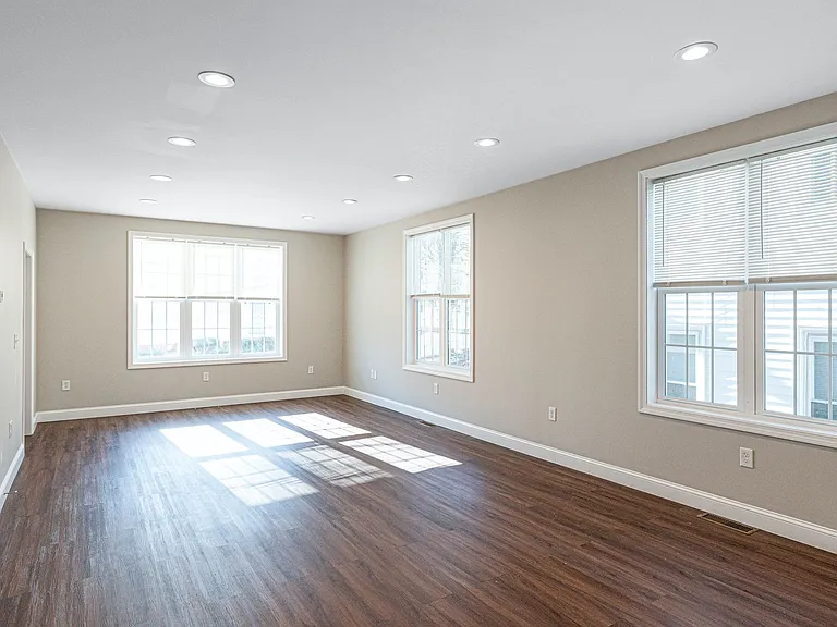 445 Admiral St — Photo 14