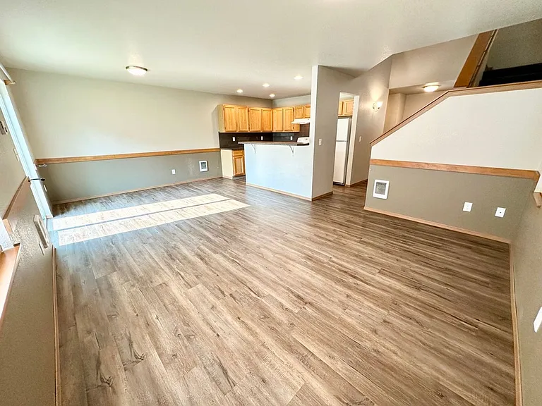 2102 N Yellowstone St — Photo 25