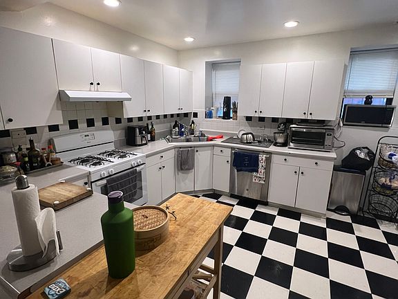 3rd image of 3124 W Logan Blvd #G
