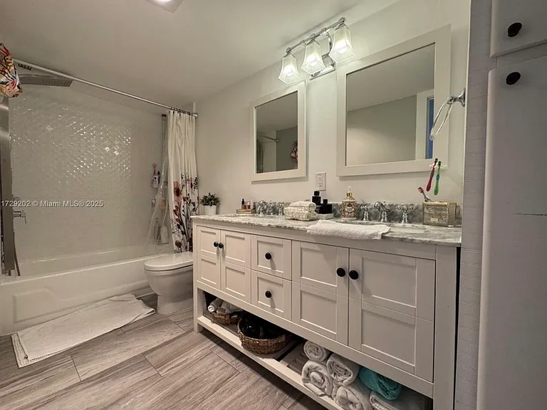 11930 N Bayshore Dr #Penthouse 10 — Photo 16
