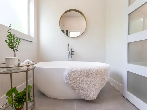 9332 Sienna Vista Dr, Las Vegas, NV 89117