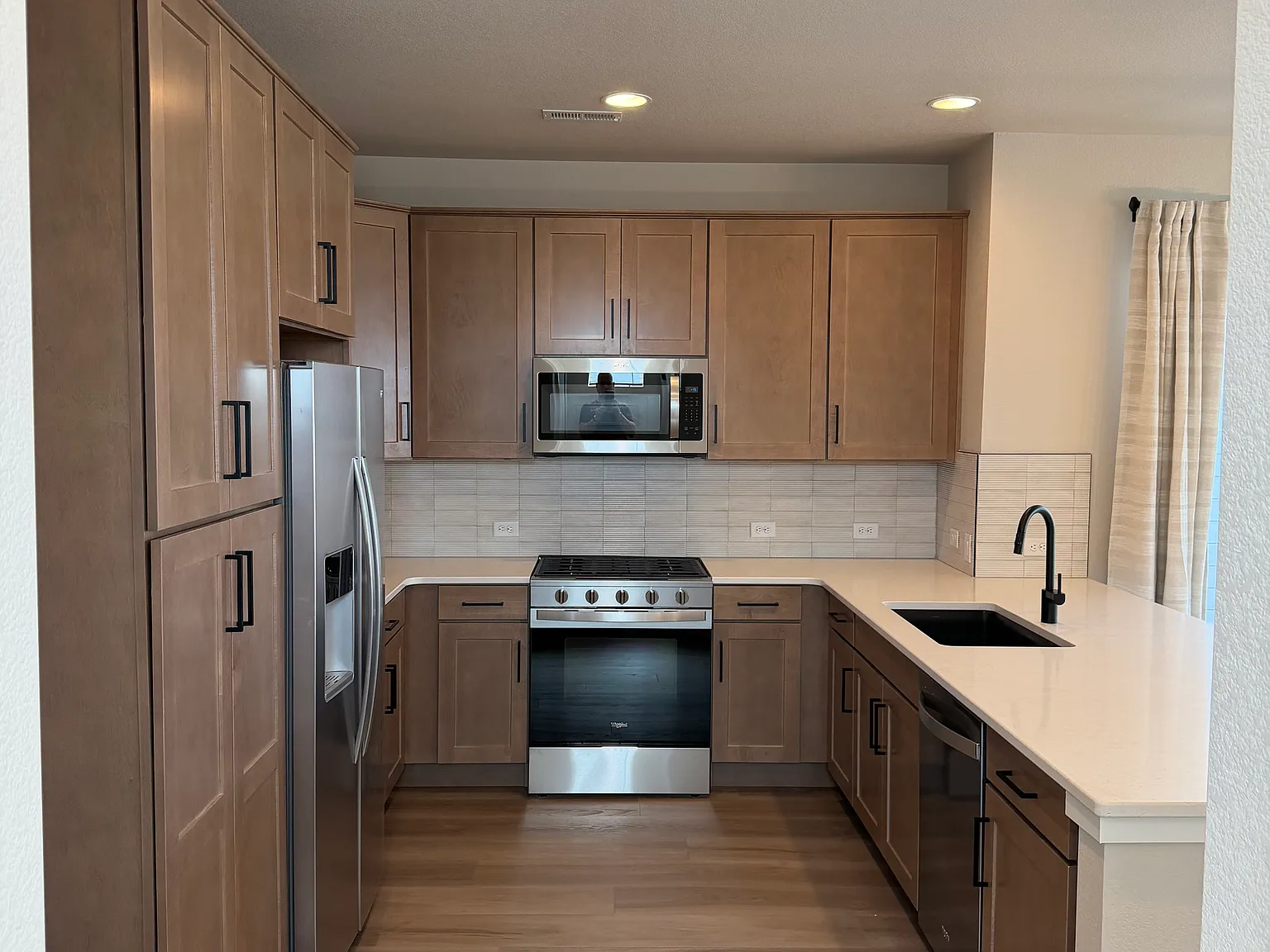 3 bed, 1543 sqft, $2,400 — Photo 3