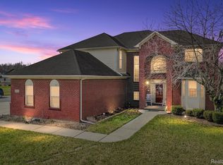 23606 Waterview Dr, New Boston, MI