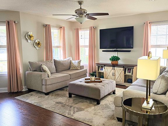 2nd image of 139 Wright Cir