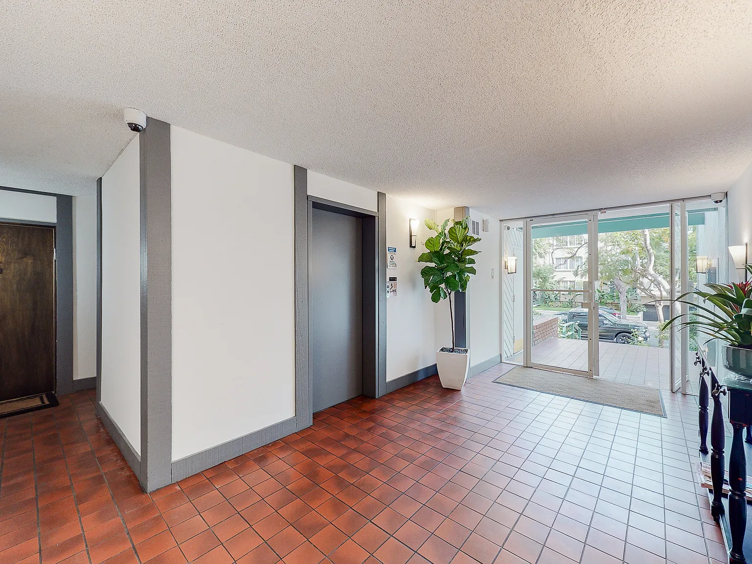 2 bed, 1296 sqft, $7,000 — Photo 2
