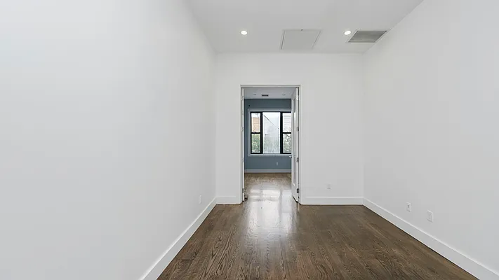 Rented by Nooklyn NYC LLC | media 8