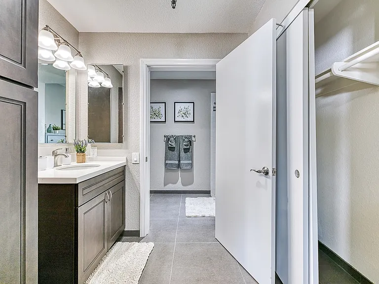 Altura Villas - 55+ Senior Apartments — Photo 8