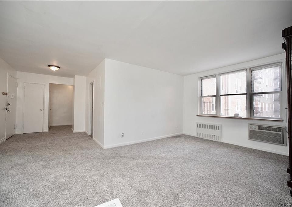 1st image of 4 Sadore Ln APT 3R